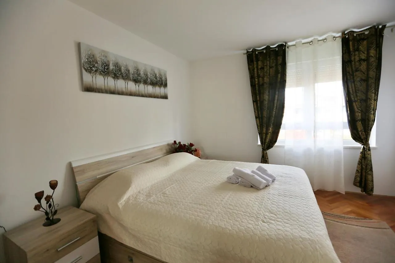 Novi studio apartman Emda u centru Splita, private parking Split