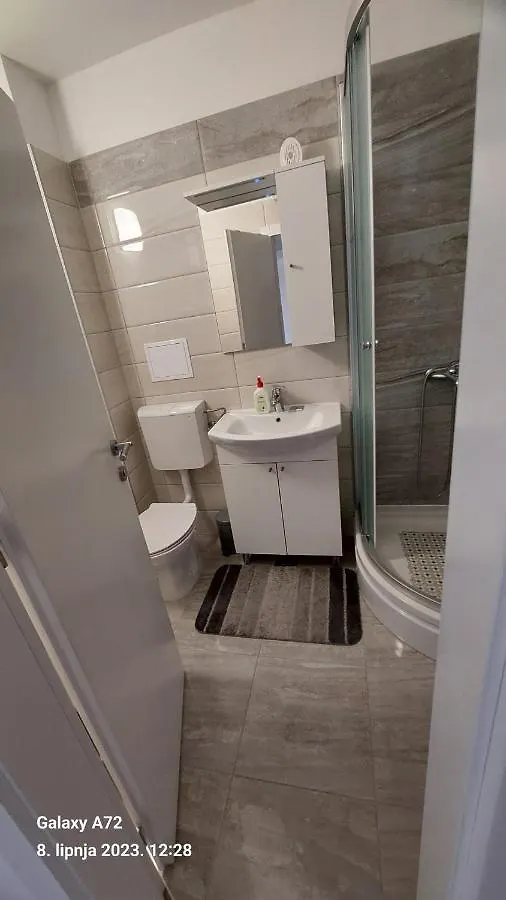 Novi studio apartman Emda u centru Splita, private parking 0*, Split